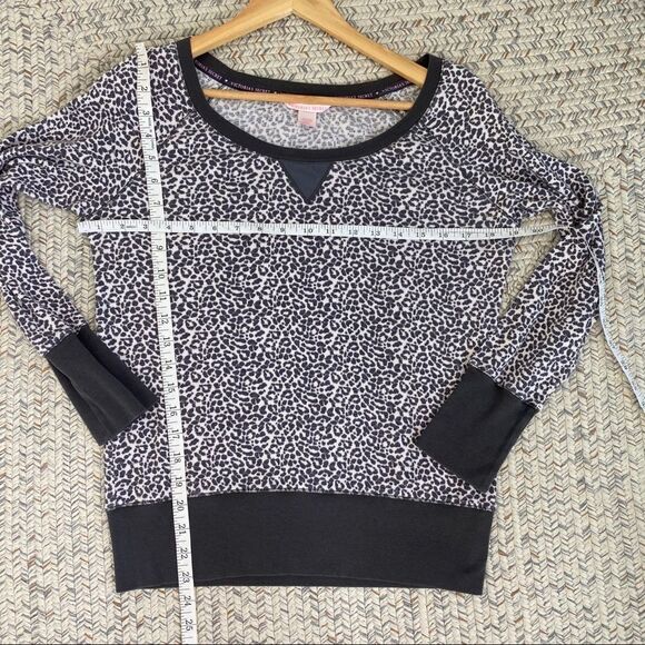 Victoria’s Secret gray leopard print thermal top size medium - Picture 4 of 5